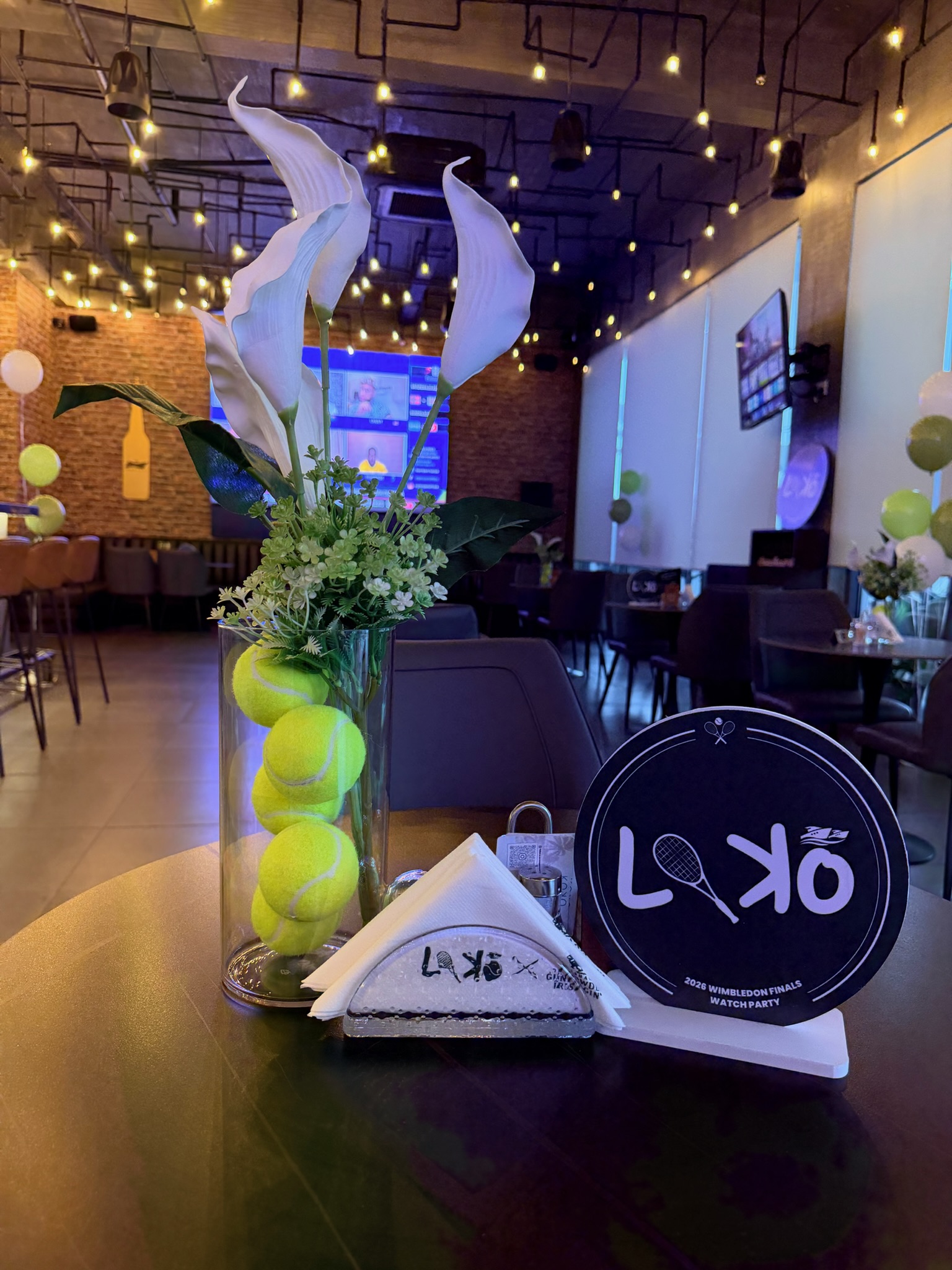 LOꓘO Wimbledon Watch Party